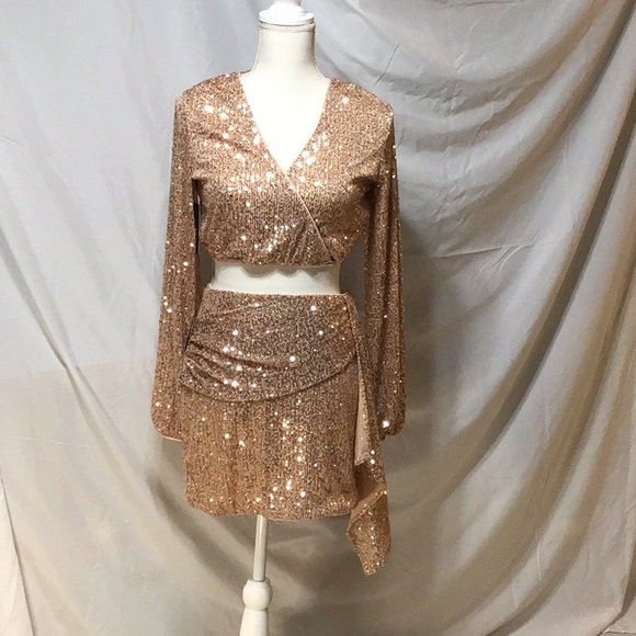 Etiquette Other - Etiquette sexy 🔥 peach sequin skirt and crop top set. Size S